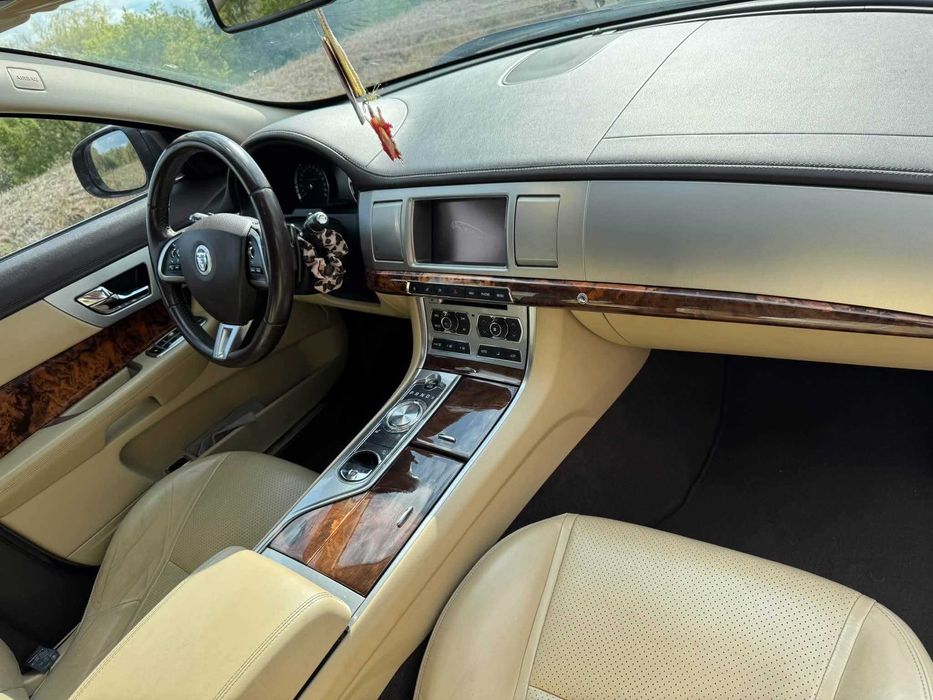 JAGUAR XF 2012 — imagine 3