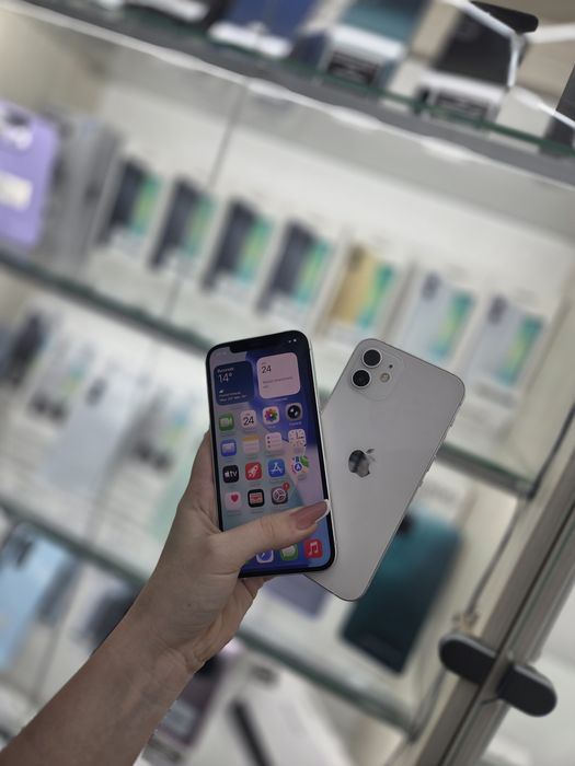Humor GSM oferă spre vânzare / iPhone 12 / 128 GB / White / Baterie 100% / Garanție 12 luni / Rate