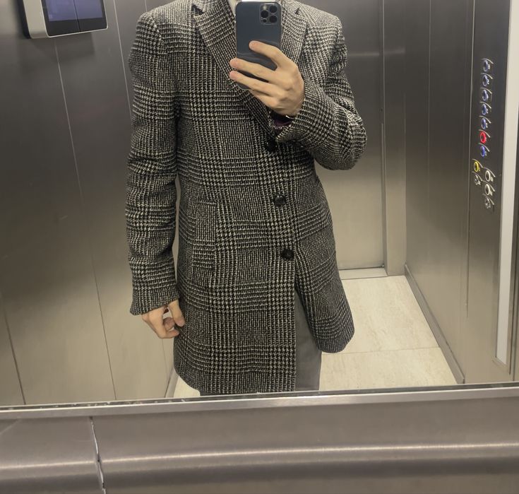 Продам серое пальто (клетка)