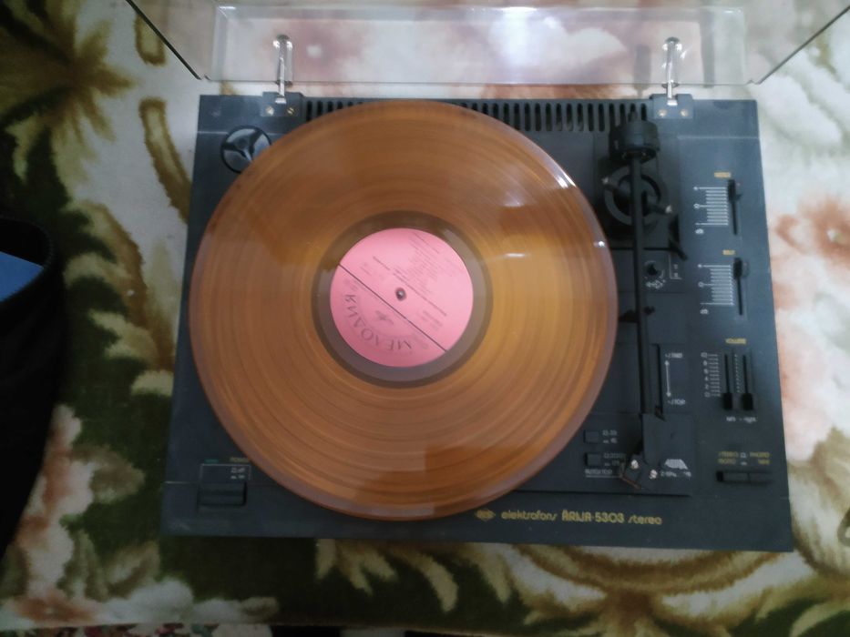 Виниловый проигрыватель