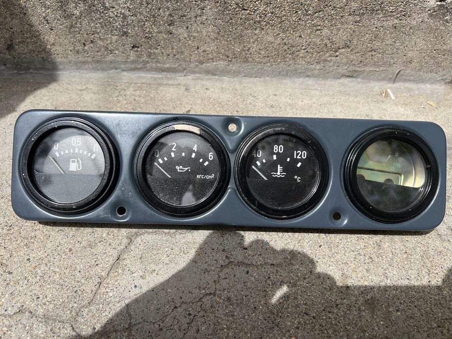 Уреди за табло на УАЗ