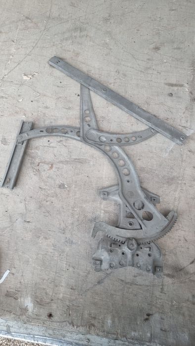 Стеклоподъемник правый передний пассат б3