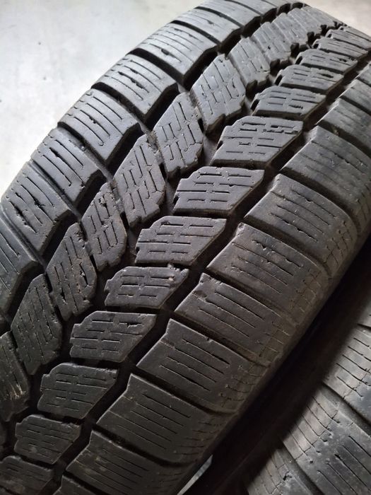 2 Anvelopele de iarnă 205 65 r15C Michelin