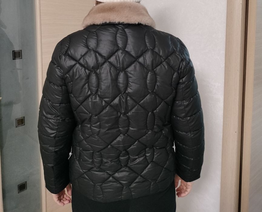 Продам женскую куртку