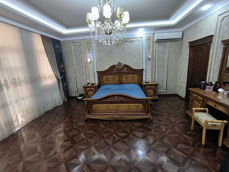 Sotiladi Amir Temur mahallada 2 qavatli uy 12 sotix, mo'ljal BM Univer