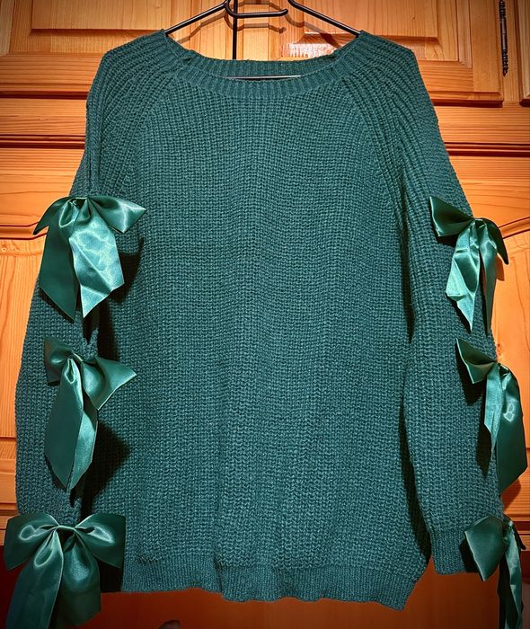 Pulover verde smarald cu fundite de satin