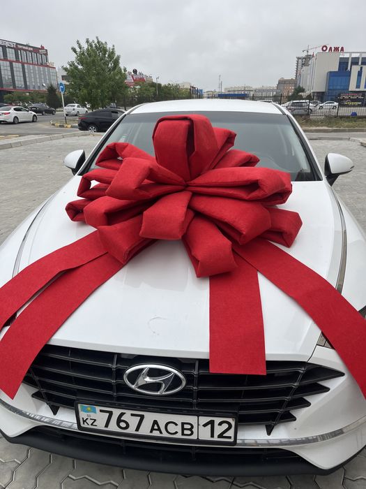 Красный бант на машину