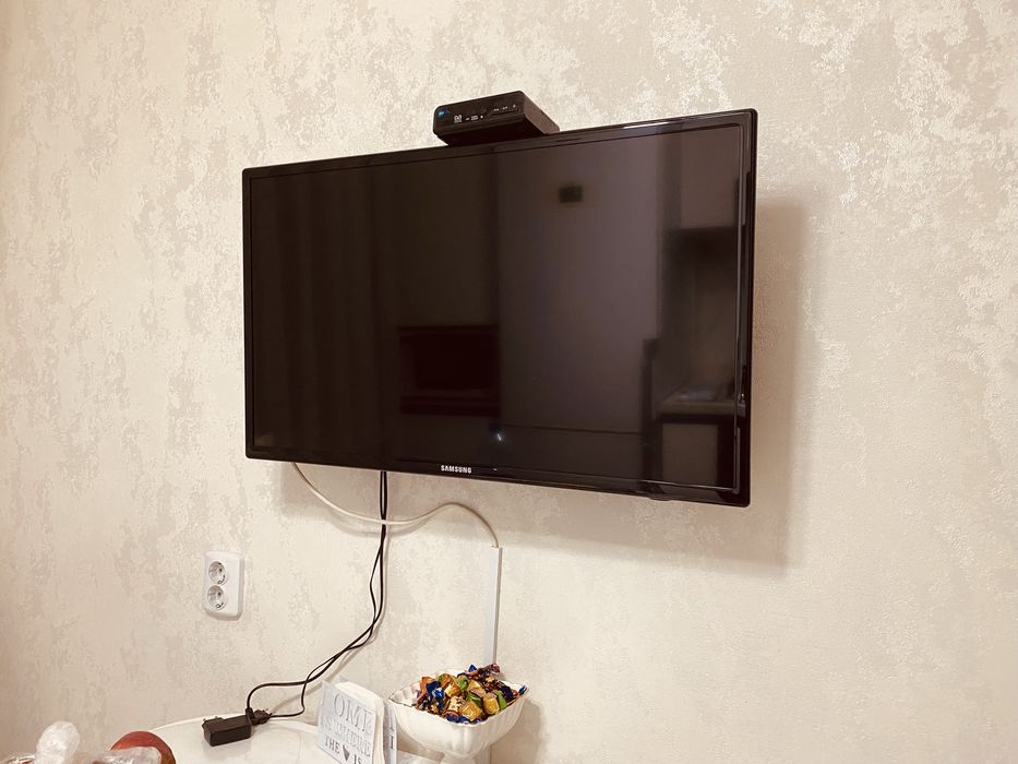 Продам телевизор Самсунг 81см, не смарт