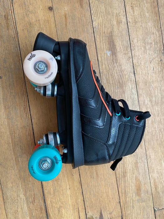 Кънки / Ролери 38 номер + каска + наколенки + сак Decathlon