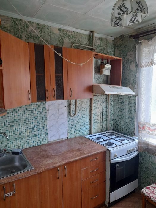 3 комнатная квартира район Черёмушки 2 этаж