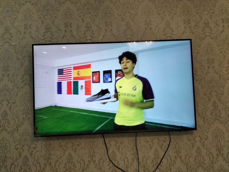 Продам  смарт-телевизор с голосовым управлением!