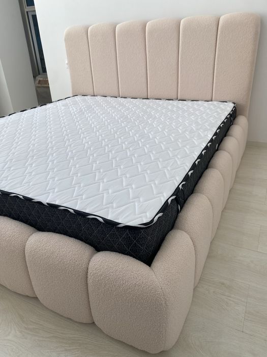 Кровать двуспальная с подъемным механизмом