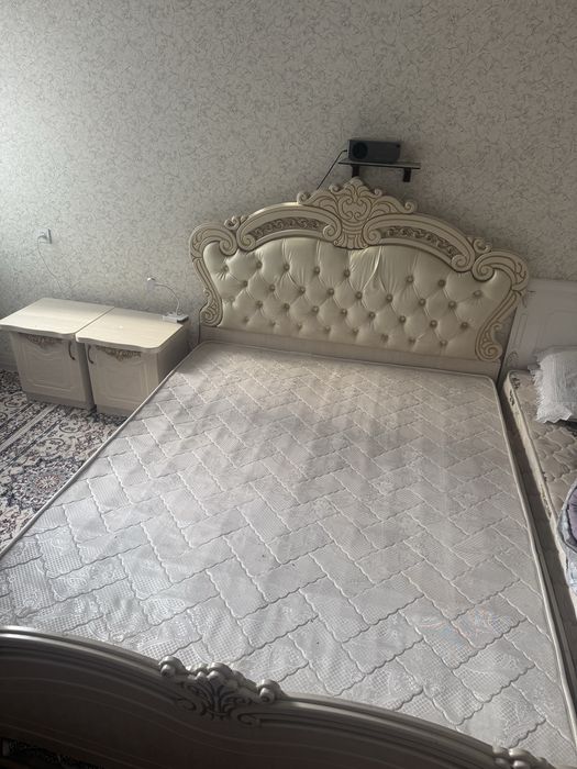 Двухспальная кровать и детский кровать