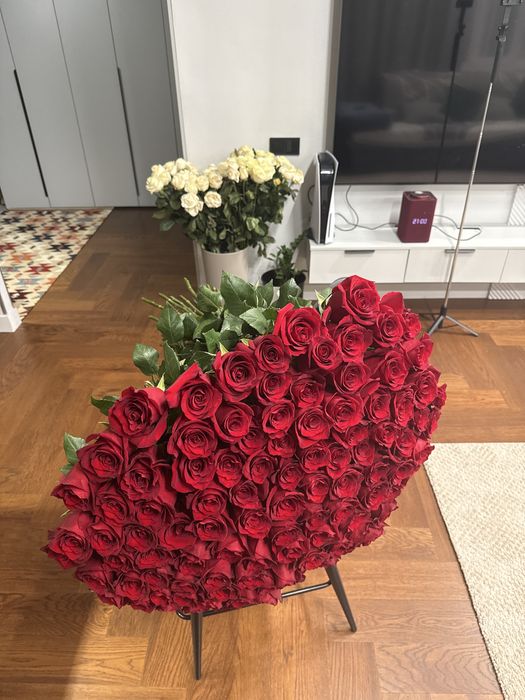 101 роза свежие 1 метр подарили сегодня, торг уместен