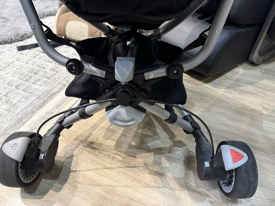 * Quiny детская 3-х колесная коляска в хорошем состоянии не дорого!