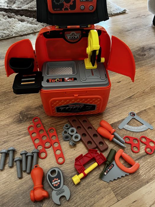 Детска раница с инструменти