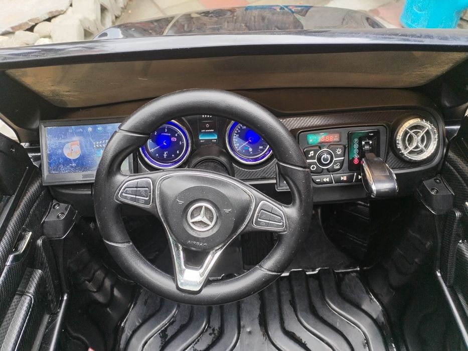 Електрическа кола Mercedes, Х-Klasse, 4 двигателя, 2 места