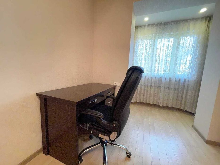 м.Космонавтов Ц-7 ул.Чимкент 3-ком 4/4 80 м² кирпич евроремонт меб/тех