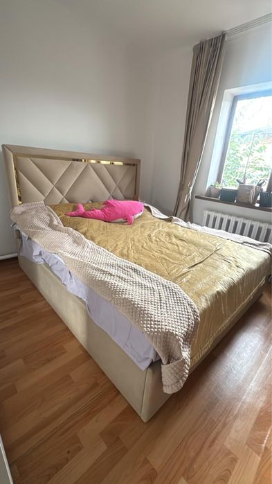 Продается кровать с матрасом 180x220