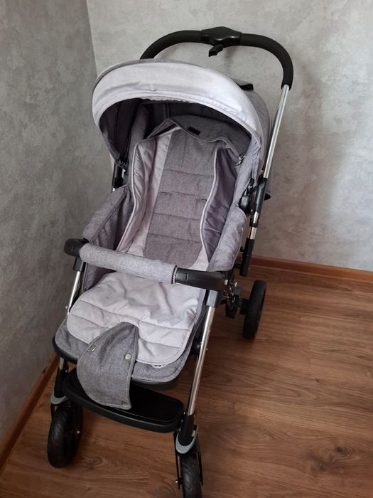 Продам прогулочную коляску