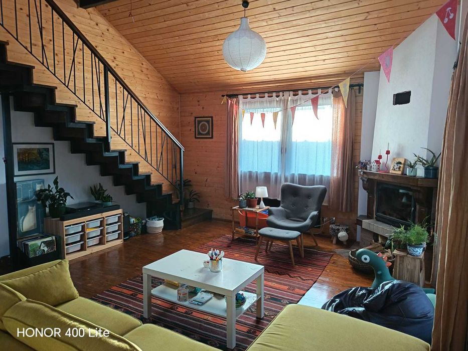 Casă rustică din lemn de vânzare în Curteni