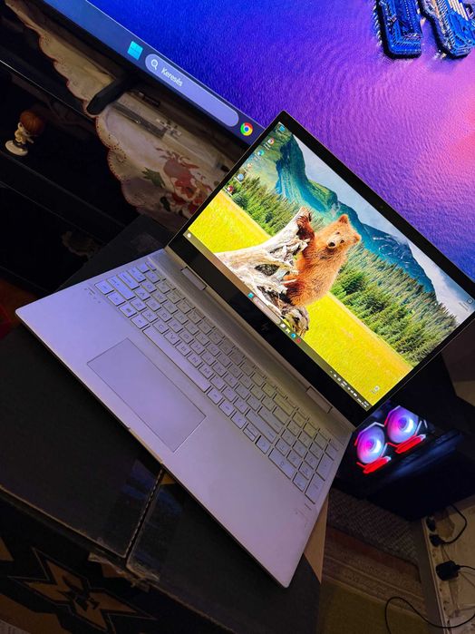 HP Envy x360 15.6” / i7 Gen. 8 / 12GB RAM / SSD 128GB – Vând/Schimb