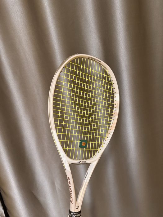 Продам ракетку Yonex Vcore 98