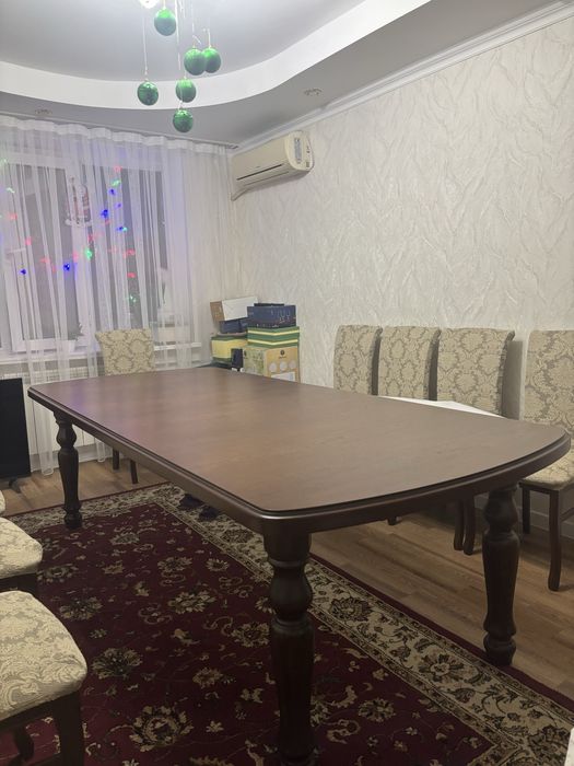 Продам стол обеденный