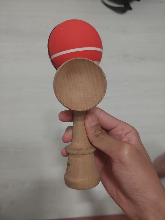 Broken Shape Tracker Roșu