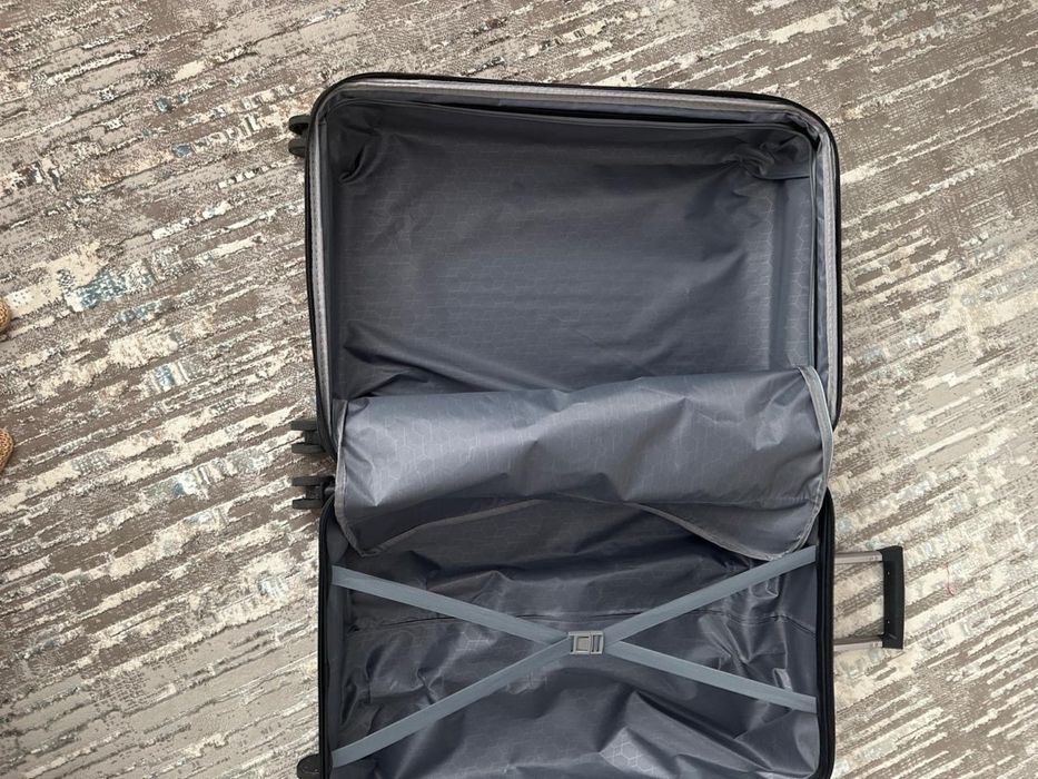 Чемодан на колесиках