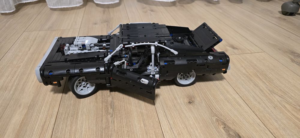 LEGO Technic 42111 – Dom's Dodge Charger (Fast & Furious), complet