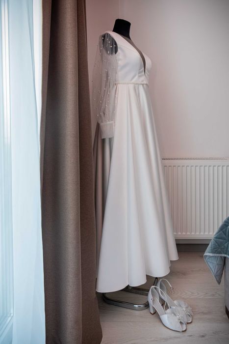 Rochie de mireasa-Atelier Marina Niscoveanu-super pret,purtat o seara!