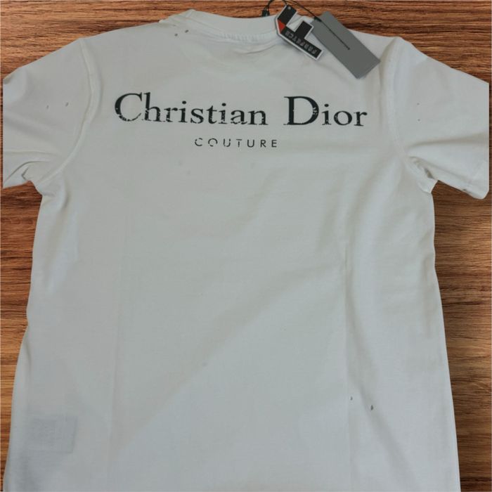 Tricou Christian Dior bărabți.