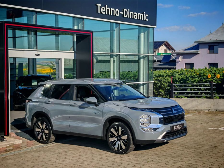 Mitsubishi Outlander MITSUBISHI Outlander PHEV 2.4L 4WD AT Intense 2025