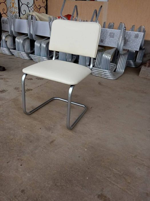 Stul silva metal karkaz xrom bo‘yoq bilan bo‘yalgan