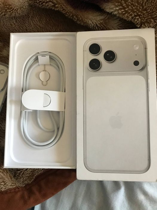 Iphone 17 pro max silver
