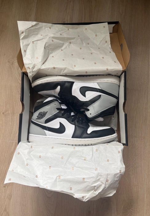 Jordan 1 MID *FULL BOX*