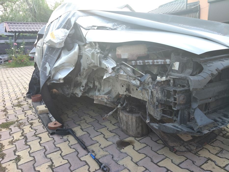 Ford Fiesta Avariat partea dreapta