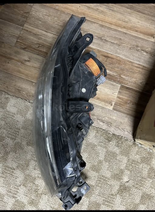 Фара Mitsubishi Outlander