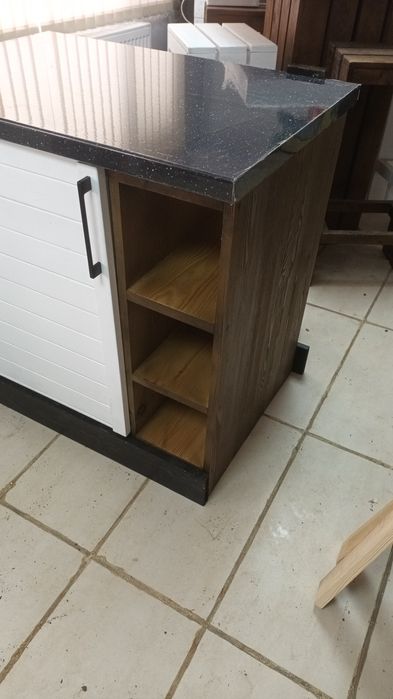 Шкаф за хладилник за вграждане.