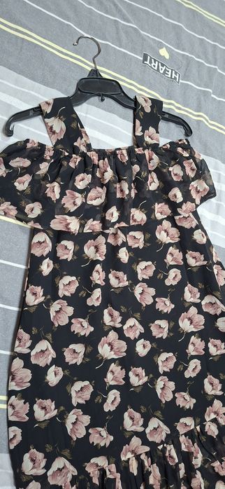 Продаётся платья для девочек на 9-10 лет