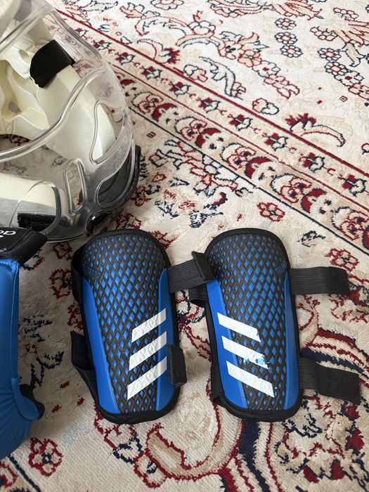 Продам боксерские перчатки, щитки, шлем