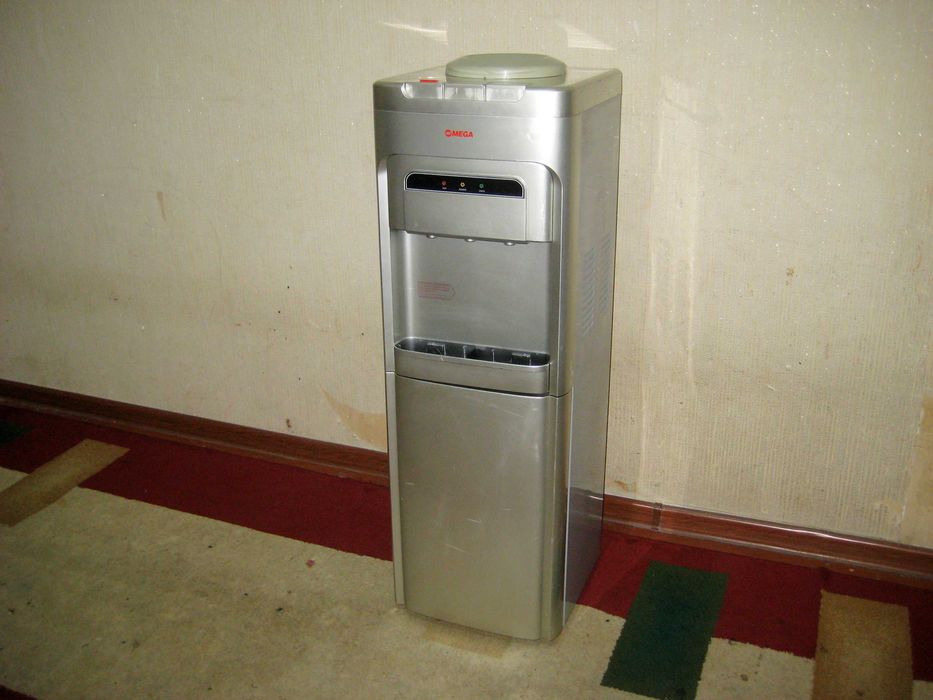 Кулер 3+1 музлатгичли компрессорли иссик ва совук сув учун зур ишлиди!