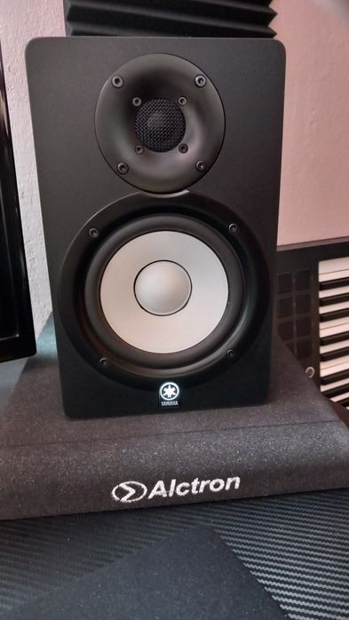 Yamaha HS 50 - Студийни
