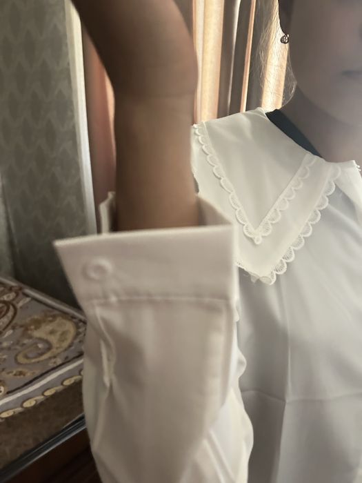 Рубашка белая с длинными рукавами