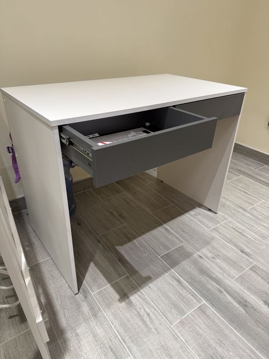 Срочно письменный стол. Всего за 10000 тенге