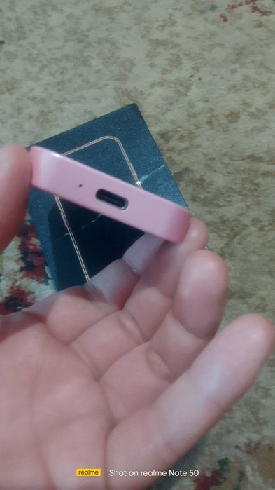 Mini smartfon sotiladi