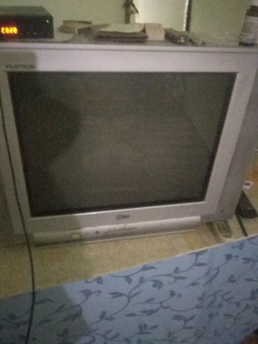 Телевизорлар сотилади 4 дона 180000 сумдан пешку янгибозор