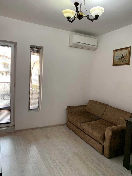 Дава се под наем Двустаен апартамент в Бургас, Лазур - 65 кв.м за 306 € - Снимка #1