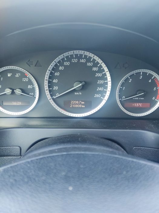 Мерцедес  *С200*